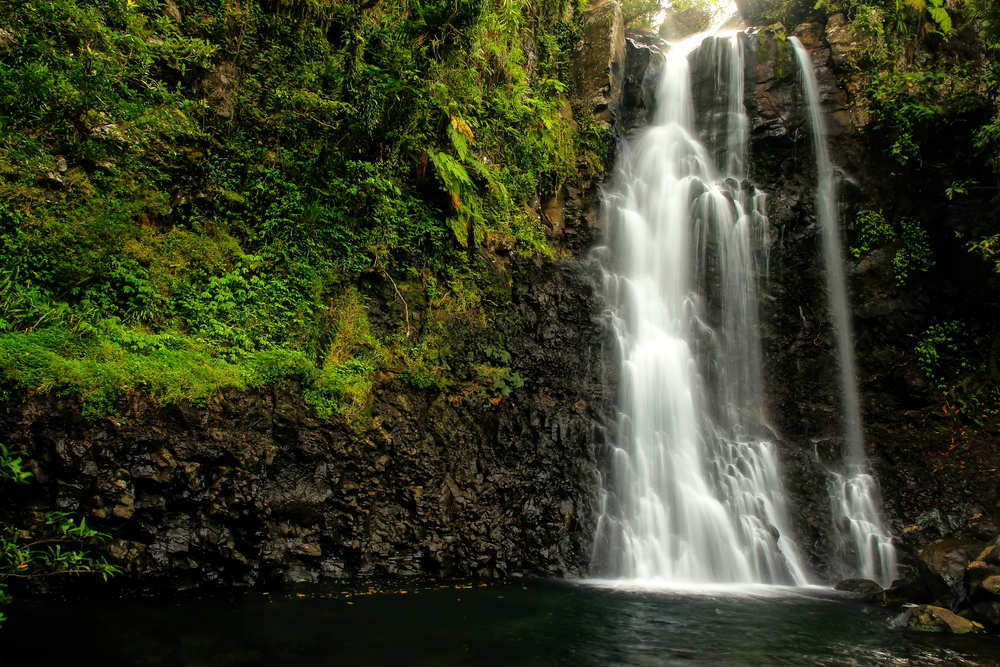 fiji-charter-waterfall2-big-blue-fiji