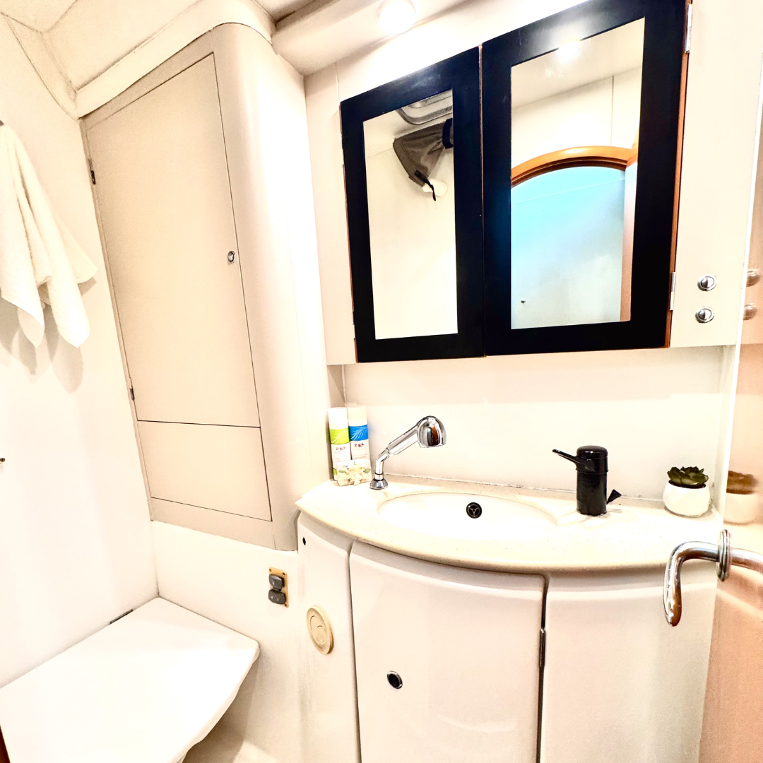 Fiji Catamaran bathroom